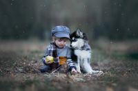 Beliebte Motive sind Familienmitglieder und Haustiere auf Fototassen.